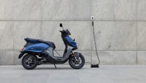 Vida V2 Electric Scooter Launched: 94 km Range and Rs 97,800 Price, Ride Smart, Ride Stylish