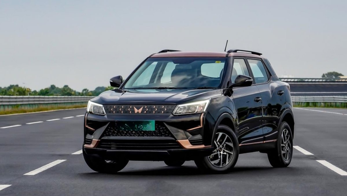 Go Green in Style: Mahindra XUV400 EV Delivers 456 km Range from Rs 15.49 Lakh Onwards