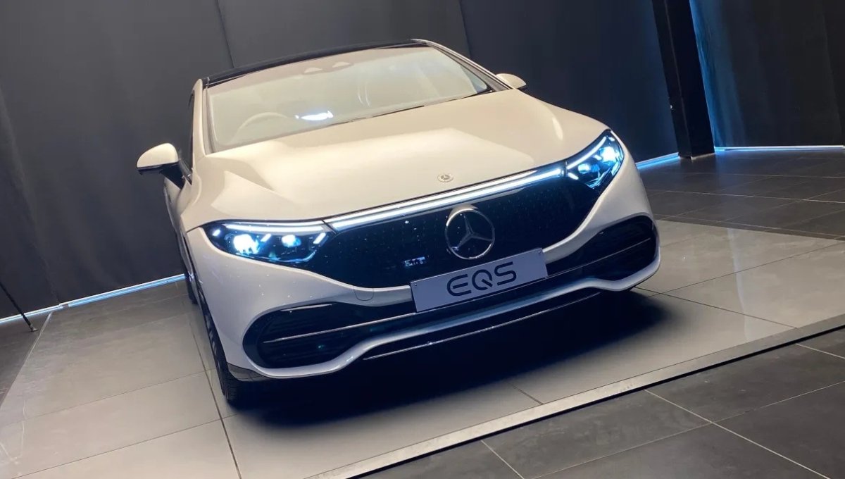 Mercedes-Benz EQS 2025: A Perfect Blend of Luxury, Power And Future Tech with 857 km Range Rs1.62 Crore