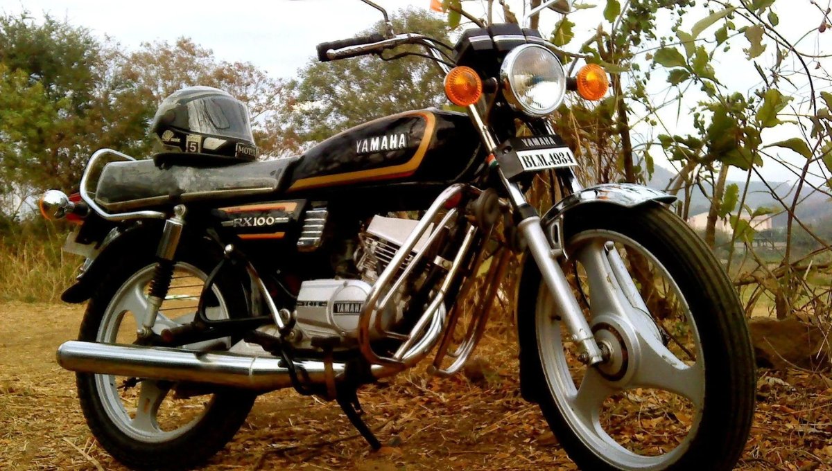 Yamaha RX 100 Returns: 90s Icon with Classic Charm, 45+ kmpl Mileage and Rs 1 Lakh Price Tag