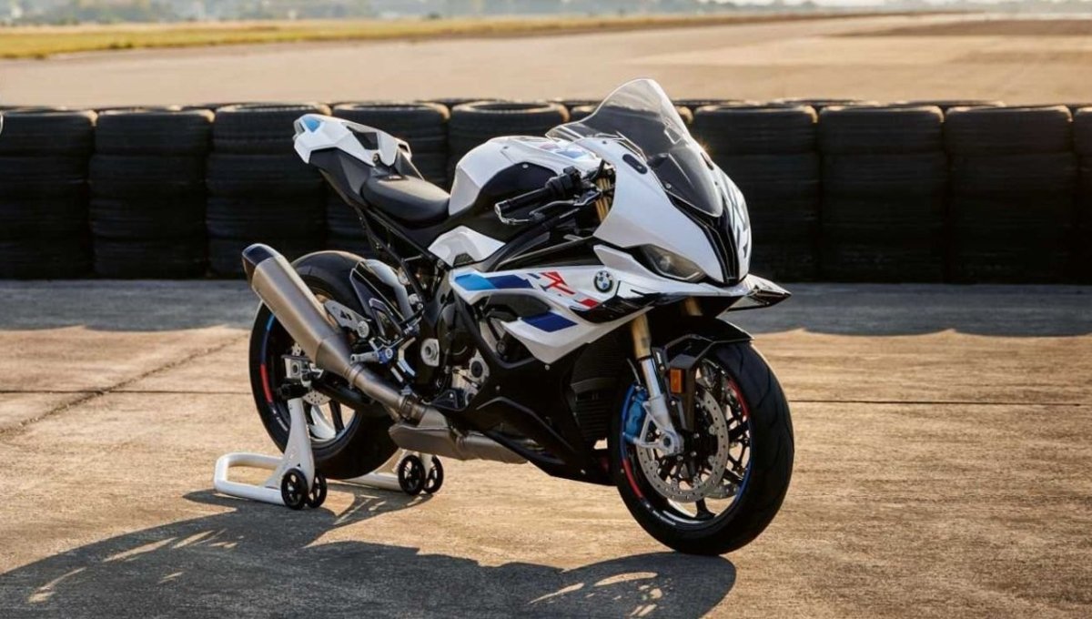 BMW S 1000 RR: The Ultimate Superbike with 15.62 kmpl Mileage, Priced from Rs 20.75 Lakh