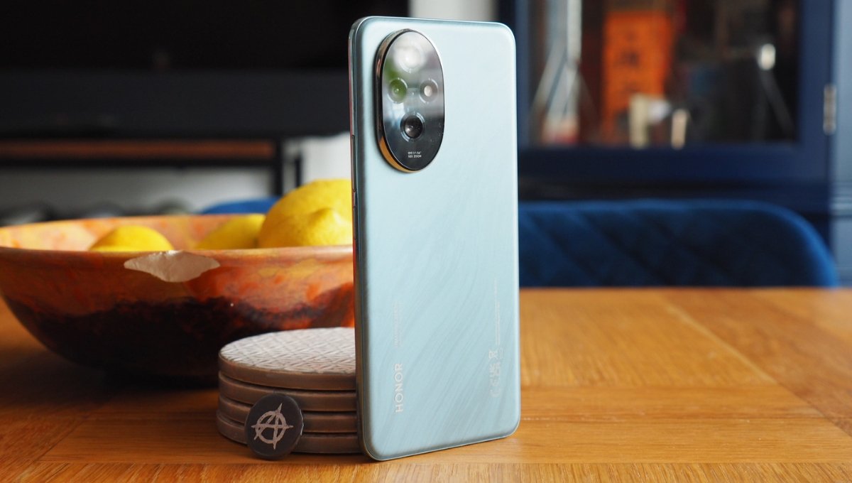 Honor 200 Launched: A Stylish Beast with Snapdragon 7 Gen 3 and 100W Fast Charging