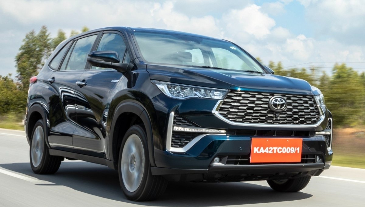 Toyota Innova Hycross