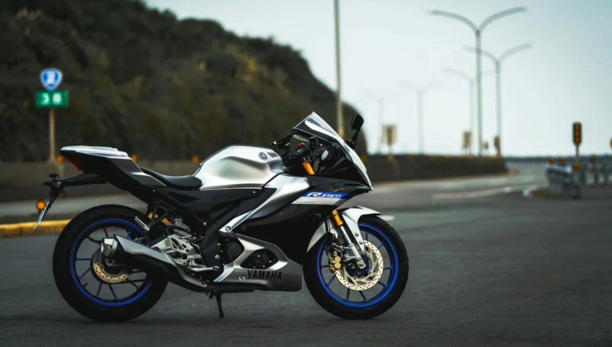 Yamaha R15 V4